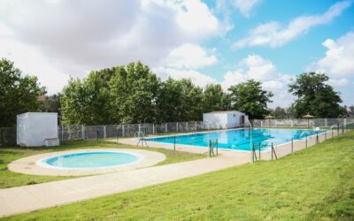 El alcalde inaugura la nueva piscina municipal de agua salada en Las Abadías que abrirá el próximo 18 de junio