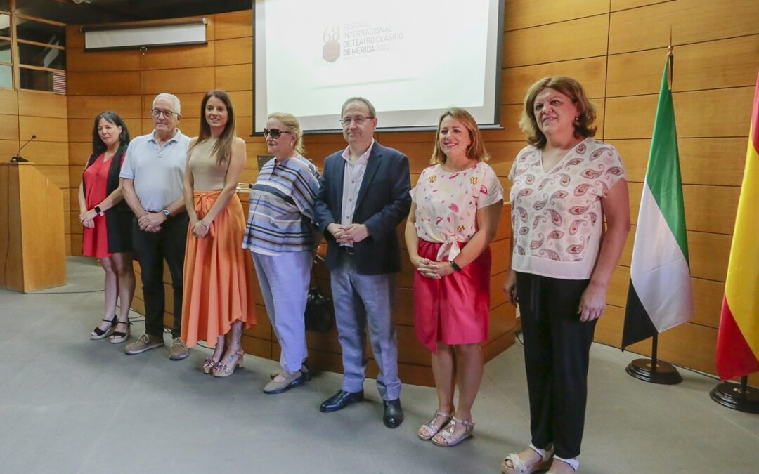La delegada de igualdad subraya que las mujeres son “las grandes olvidadas de los textos clásicos” en un el Encuentro de Creadoras del Festival