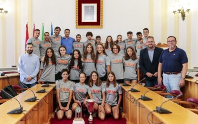 El Alcalde recibe al Club Natación Mérida tras proclamarse Campeón de Extremadura Absoluto