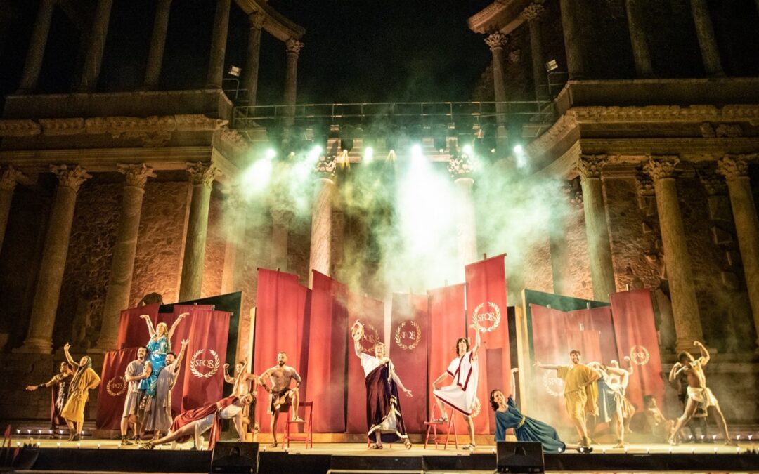 «El aroma de Roma», cine de verano, Agusto en Mérida, exposiciones y ajedrez en la agenda del fin de semana