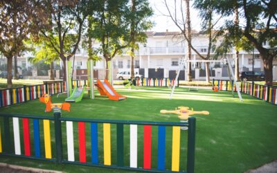 Las barriadas de Cruzcampo y San Agustín cuentan desde hoy con dos nuevos parques infantiles que se suman a los ocho que ya se han renovado en las barriadas de la ciudad