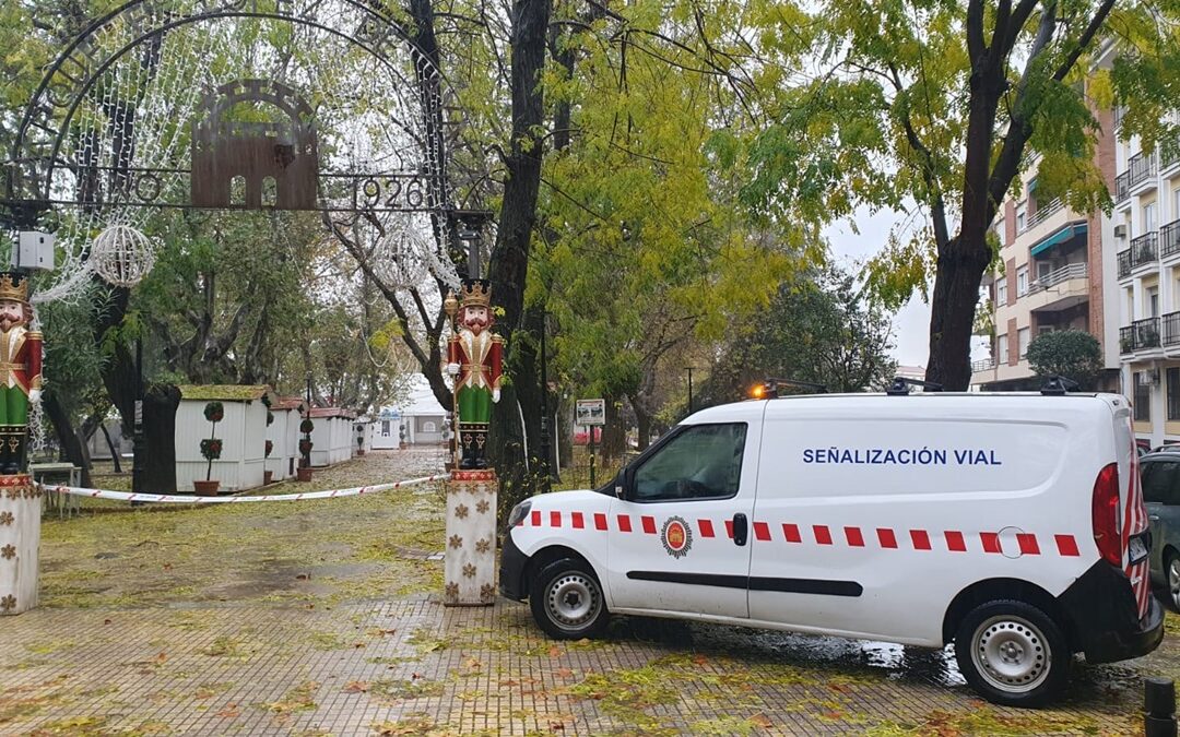 El Ayuntamiento cierra por precaución el Parque López de Ayala, los accesos a la Isla y el Ferial y la carretera de Don Álvaro ante el temporal de lluvias