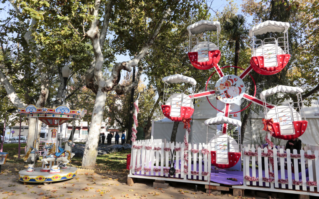 El Mercado de Navidad de Mérida abre esta tarde con 20 casetas, una pista de hielo de 400 metros cuadrados, atracciones infantiles, ambientación navideña, la Casa de Papá Noel y un espectáculo infantil de apertura