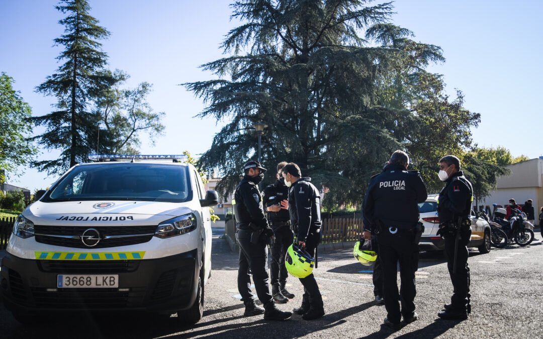 La Policía Local ofrece charlas de educación vial en los cuatro centros de mayores de la ciudad