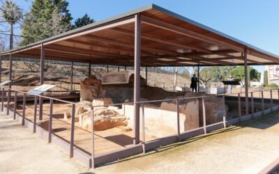 El alcalde visita las mejoras realizadas en el Mausoleo donde se encontró el famoso ‘Dintel de los Ríos’ y las excavaciones del Peristilo del Teatro Romano con el objetivo de aumentar los recursos patrimoniales para fines culturales y turísticos
