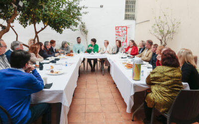 El Alcalde participa en el desayuno solidario en el Centro Padre Cristóbal para celebrar su 25 aniversario