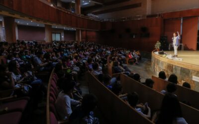 Más de 400 escolares participan en el homenaje a Hans Christian Andersen en el Día del Libro Infantil