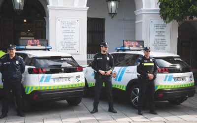 Diez nuevos vehículos híbridos renuevan la flota de la Policía Local y otras delegaciones municipales