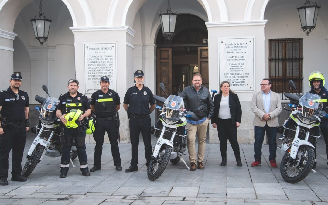 El Ayuntamiento recepciona cuatro motocicletas para la Policía Local
