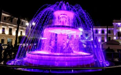 Los principales monumentos, la fuente de la Plaza y la fachada del ayuntamiento se iluminan mañana en color morado por el Día Mundial de la Enfermedad Inflamatoria Intestinal