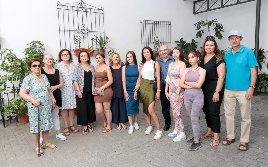 Nueve jóvenes reciben sus diplomas del curso de comercio de la Conferencia de San Vicente de Paúl