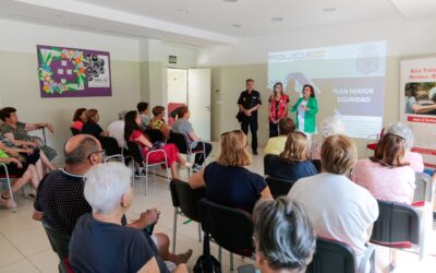 El ayuntamiento, Policía Nacional y Cruz Roja ofrecen charlas a los mayores de Mérida para prevenir casos de abusos, robos y estafas