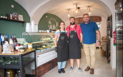Abre en la calle Berzocana ‘El Aliño’, un nuevo comercio de aliños de aceitunas y productos gourmet que ha visitado el alcalde, Antonio Rodríguez Osuna