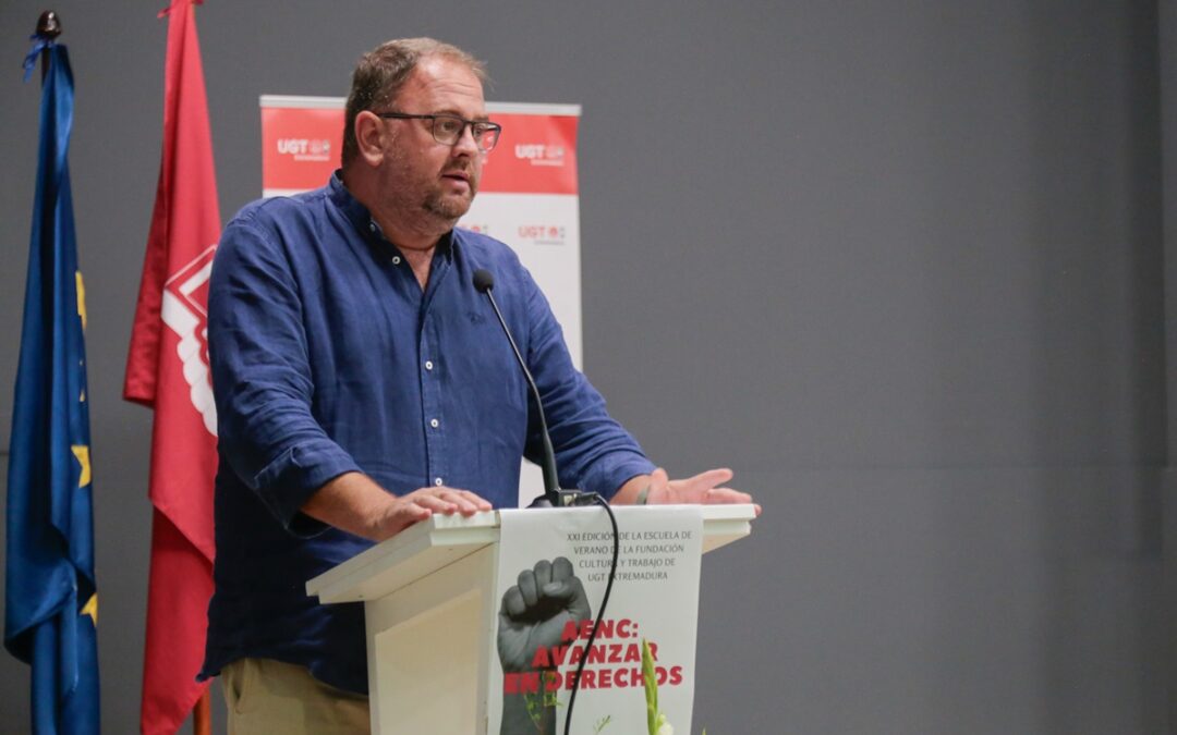 El Alcalde inaugura la Escuela de Verano de UGT cuyo lema este año es «Avanzar en derechos»