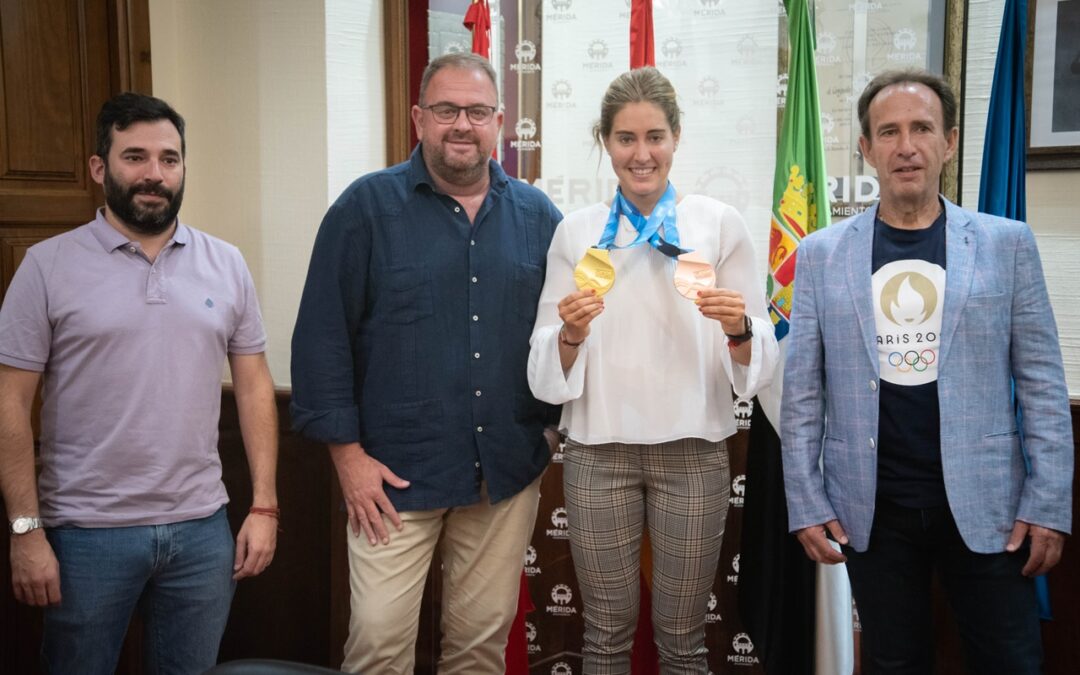 El alcalde recibe a Estefanía Fernández y anuncia un homenaje público en la plaza de España el próximo 14 de septiembre a las 20:30 horas