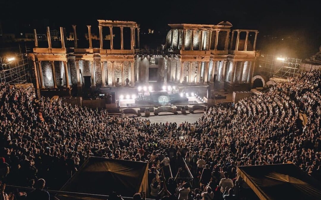 El Barrio y Raphael ponen el broche de oro al Stone &Music Festival y ceden el testigo cultural de la ciudad a la Semana de Cine Inclusivo y Diversidad