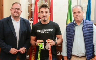 El Alcalde recibe al deportista Antonio Rubio, primer español en acabar las pruebas Iron Viking y la Ultra Viking de OCR en un mismo fin de semana