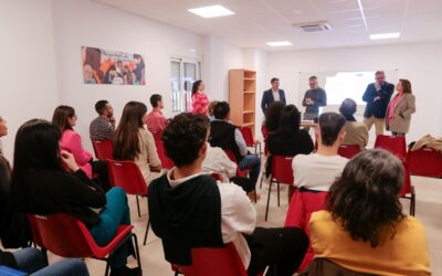 Rodríguez Osuna clausura la primera edición del curso de Programadores WEB de la Escuela Digital de San Lázaro, en Mérida, para promover la inserción laboral de 14 estudiantes en empresas de base tecnológica