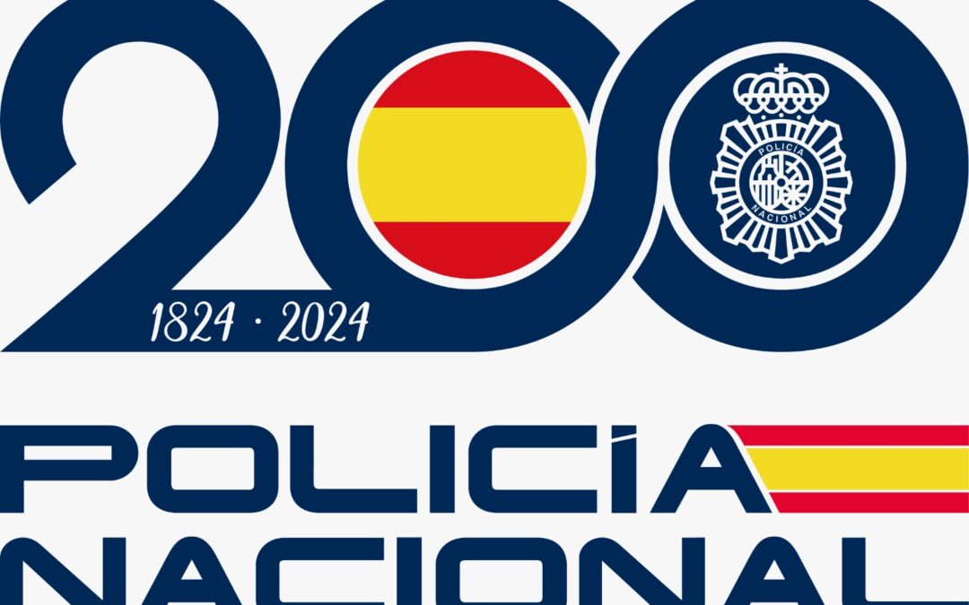 La fachada del Ayuntamiento, la fuente de la plaza y los monumentos se iluminan el sábado en color azul con motivo del bicentenario de la Policía Nacional