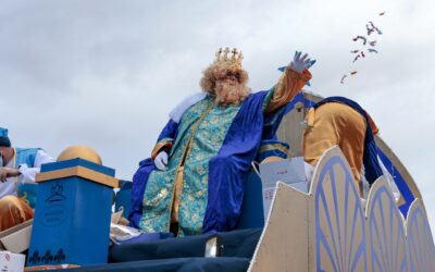 Más de 1.000 personas formarán parte de una de las Cabalgatas de Reyes Magos más participativas de la historia de Mérida donde se repartirán 6.000 kilos de caramelos entre las 16 carrozas, 11 pasacalles, motoristas y bomberos