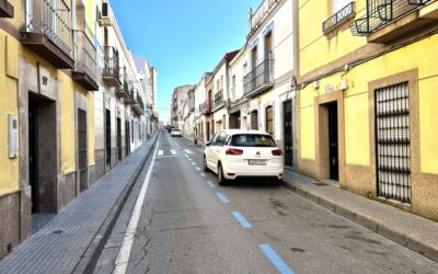 El Ayuntamiento continúa con su compromiso de eliminar plazas de la zona azul en la ciudad de Mérida suprimiendo 36 en Suárez Somonte y repartiendo plazas de zona verde para residentes y vecinos de la zona