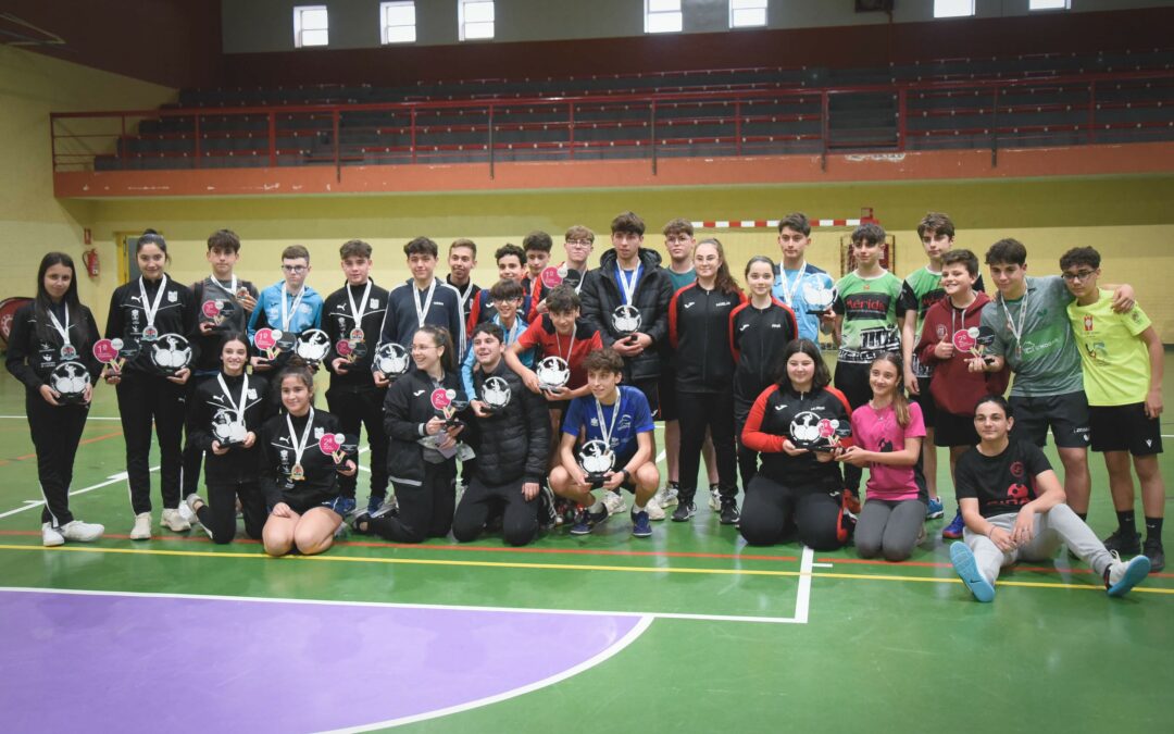 El Campeonato de Extremadura de Categorías Inferiores de Tenis de Mesa “derrocha talento y ha tenido una alta participación” como ha destacado el delegado de Deportes, Toni Marín  