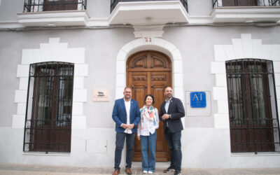 El alcalde visita el nuevo complejo de apartamentos turísticos ‘Lupercas’ que ha abierto sus puertas en un edificio del siglo XIX en la Rambla