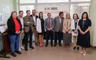 El ayuntamiento se suma a la conmemoración del Día Mundial del Parkinson en el Centro Regional de Mérida y recibe un reconocimiento “por la ayuda constante y la colaboración con la asociación”