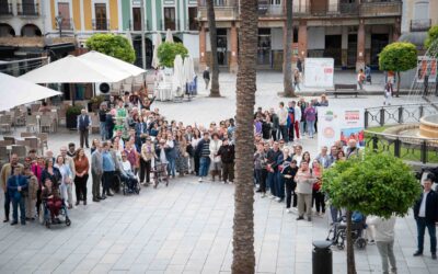 El alcalde participa junto con la Plataforma del Tercer Sector en un acto simbólico para motivar a las y los emeritenses a que marquen la ‘X Solidaria’ en su declaración de la renta