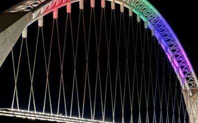 El espectacular arco de 190 metros del Puente Lusitania de Mérida se iluminará mañana por la noche con los colores de la bandera LGTBIQ+
