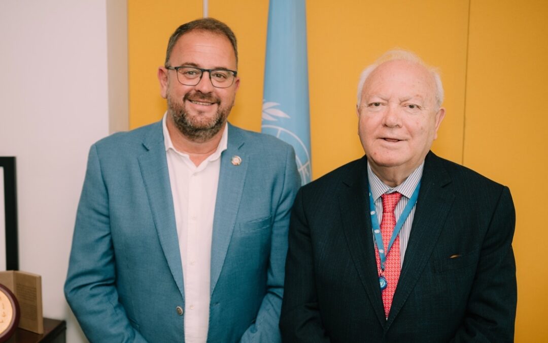 El alcalde concreta acciones de promoción de Mérida como destino turístico en Nueva York y acuerda integrar la capital extremeña en la red de ciudades Alianza de Civilizaciones tras una reunión en Naciones Unidas con Miguel Ángel Moratinos