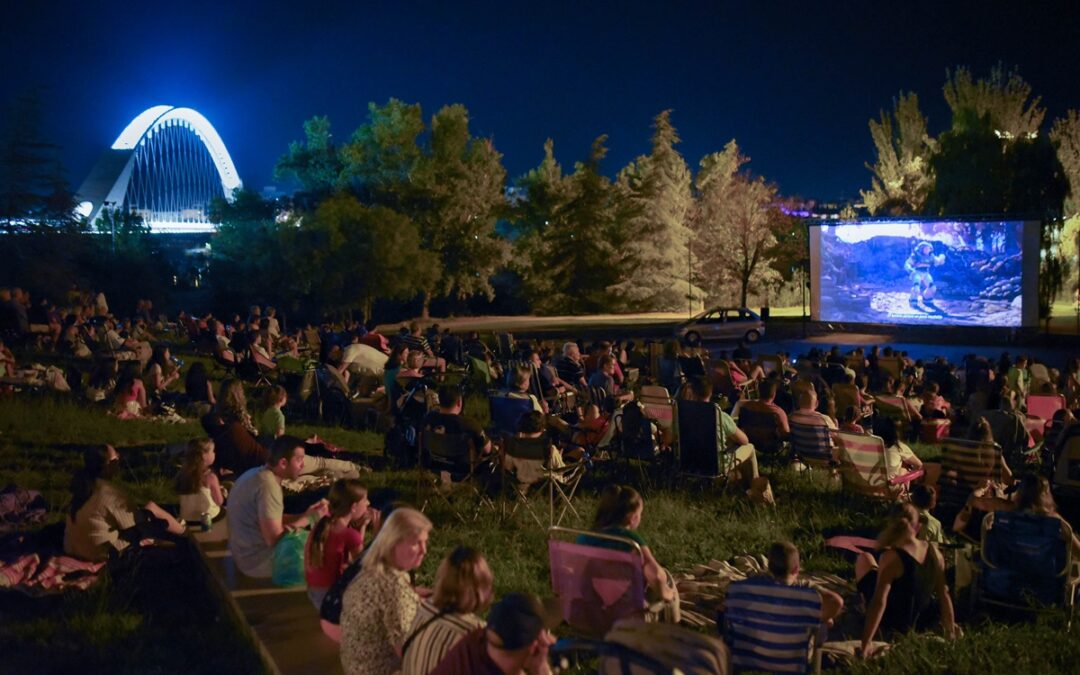Cigüeñas abre esta noche la programa del Ciclo de Cine de Verano en el parque de las VII Sillas