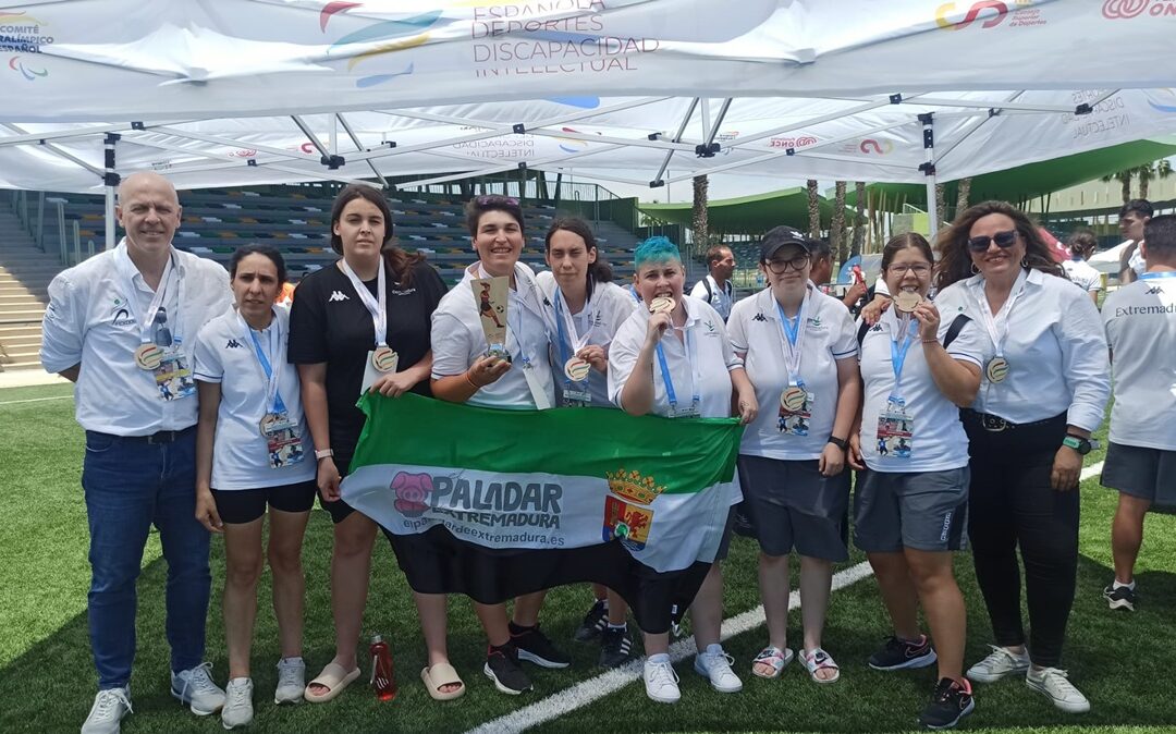 Tres emeritenses logran la medalla de plata en futbol sala femenino en el Campeonato de España de Selecciones Autonómicas para personas con discapacidad intelectual