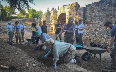14 estudiantes de arqueología de Nueva Zelanda se encuentran excavando en Mérida gracias a un proyecto de la Universidad de Otago