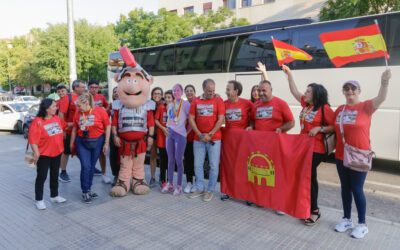 El delegado de Deportes, Toni Marín, acompaña en la salida hacia París a la familia y amigos de la piragüista Estefanía Fernández que emprenden hoy un viaje en autobús para animarla en su participación en los Juegos Olímpicos