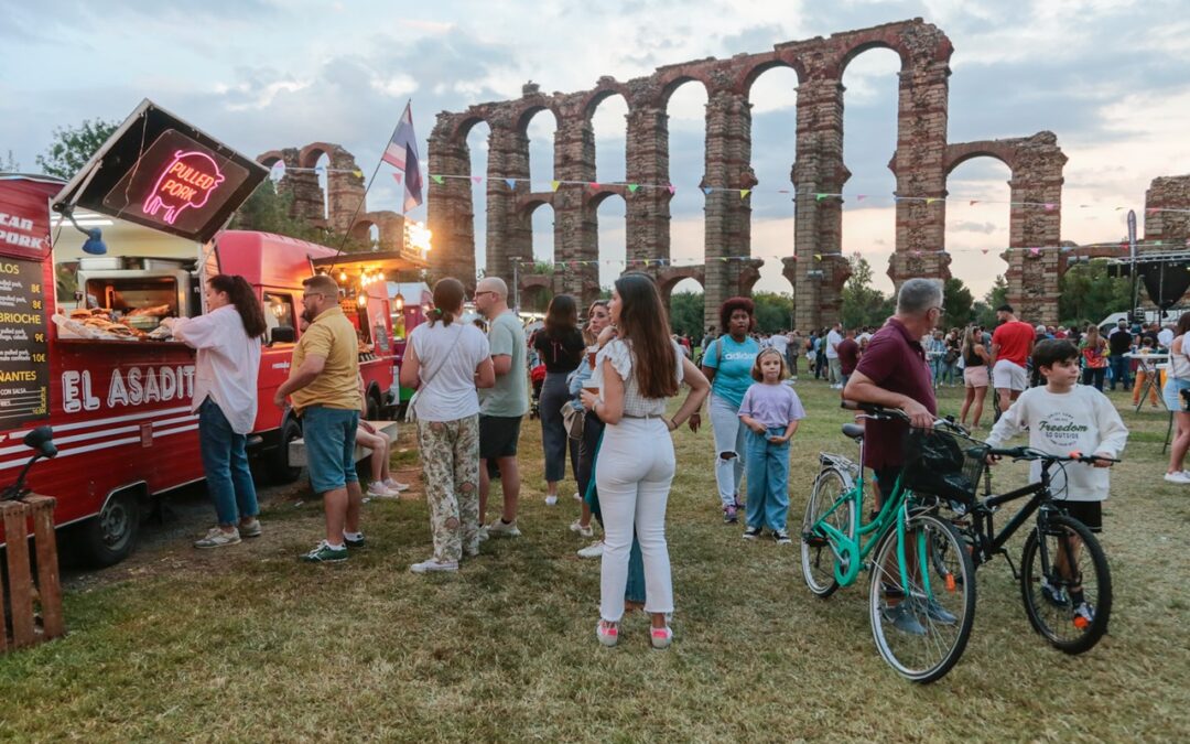 Esta noche se inicia la programación del Festival Mundial de food truck que se celebrará hasta el domingo en el Acueducto de Los Milagros