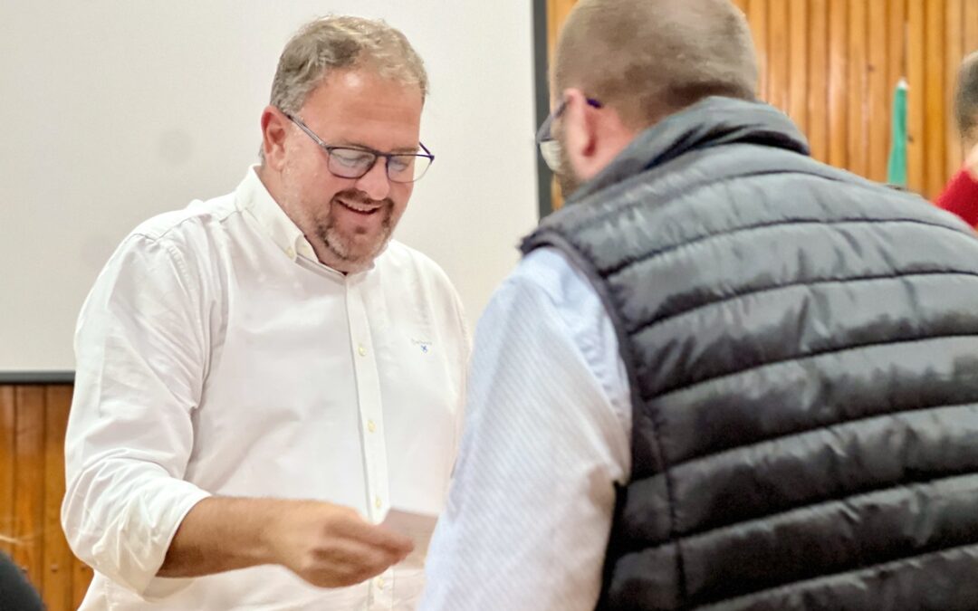 El Alcalde hace entrega de los diplomas a 45 alumnas y alumnos que se han formado durante un año en la Escuela Profesional Dual Barraeca III