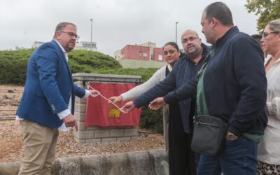 El Ayuntamiento homenajea al recordado Nicasio Vargas en el inicio de la Feria Chica, con la colocación de una placa en una rotonda junto al que fuera su domicilio