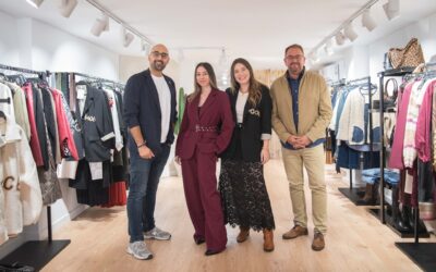 El alcalde visita la nueva tienda de moda ‘Mowrly’ que ha abierto sus puertas en Félix Valverde Lillo