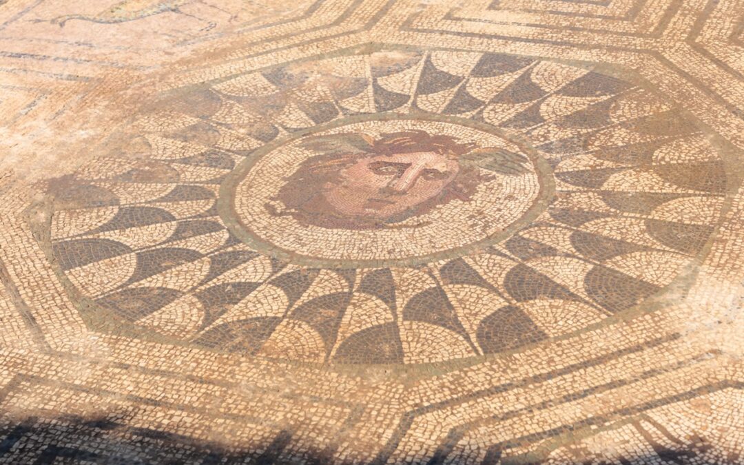 El alcalde celebra que el mosaico de Medusa excavado en Huerta de Otero haya sido premiado por las y los lectores de National Geographic como ‘Mejor Descubrimiento o Hallazgo Histórico Nacional’