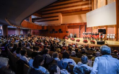 300 mayores participan en la Gala Navideña con villancicos extremeños, coros, música y bailes