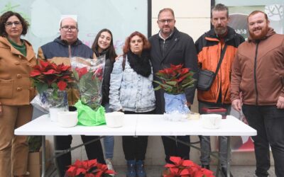 El alcalde acompaña a ‘Feafes Salud Mental’ en su iniciativa solidaria en la calle Santa Eulalia en el Día Internacional de las Personas con Discapacidad