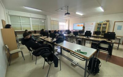 El programa Crisol ofrece un taller de formación y empleo en las aulas del IES Extremadura