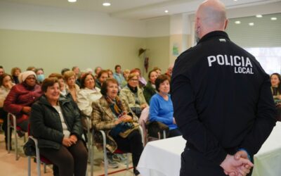 El Centro de Educación Vial inicia su ciclo de charlas en el Centro de Mayores de la Zona Sur