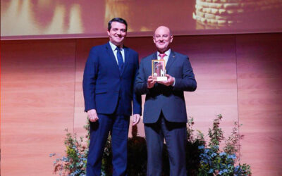 El Portavoz Municipal, Julio César Fuster, recoge en Córdoba el premio de National Geographic como ‘Mejor Descubrimiento o Hallazgo Histórico Nacional’ al mosaico de Medusa excavado en Huerta de Otero