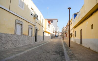 El alcalde visita las obras de transformación de Suárez Somonte, Hernán Cortes, Parejo y adyacentes que mañana abrirán al tráfico de vehículos, sin restricciones, mejorando la accesibilidad a peatones y que han permitido renovar toda la red de saneamiento y suministro de agua