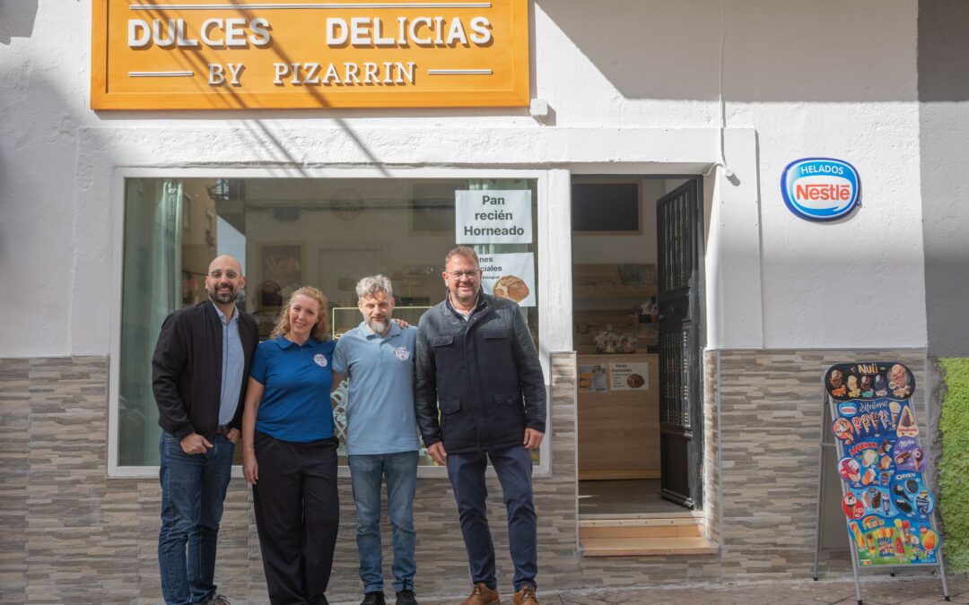 El alcalde ha visitado esta mañana la nueva panadería y pastelería “Dulces delicias by Pizarrín” en la Zona Sur