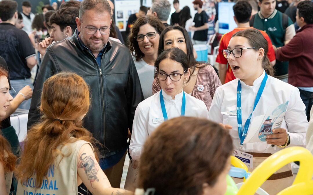El Alcalde inaugura la feria de FP Dual en IFEME con la presencia de 12 centros educativos y más de mil alumnas y alumnos de ESO y Bachillerato