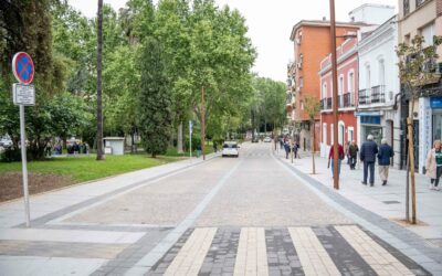 El alcalde visita la Rambla y la Puerta de la Villa tras su transformación en plataforma única que será recepcionada oficialmente la próxima semana