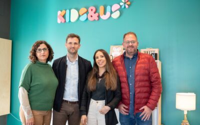 El alcalde visita Kids&Us, un nuevo centro de idiomas que ofrece una experiencia inmersiva para el aprendizaje